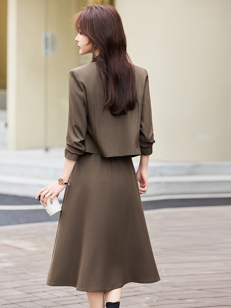 Gray short blazer for women, n - đánh giá và giá Women Formal Wear With Blazer